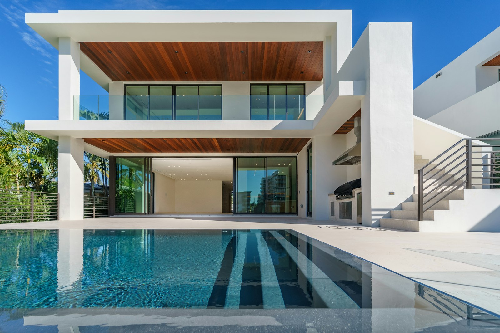 Infinity pool, modern villa, Algarve