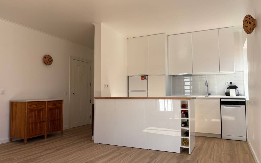 ✨ Remodelação Total de um T3 em Alfagar, Algarve: Modernidade com Toque Algarvio ✨